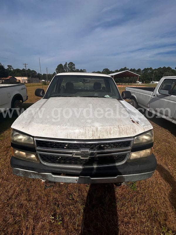 2006 Chevrolet Silverado 1500 Work Truck Long Bed 2WD
