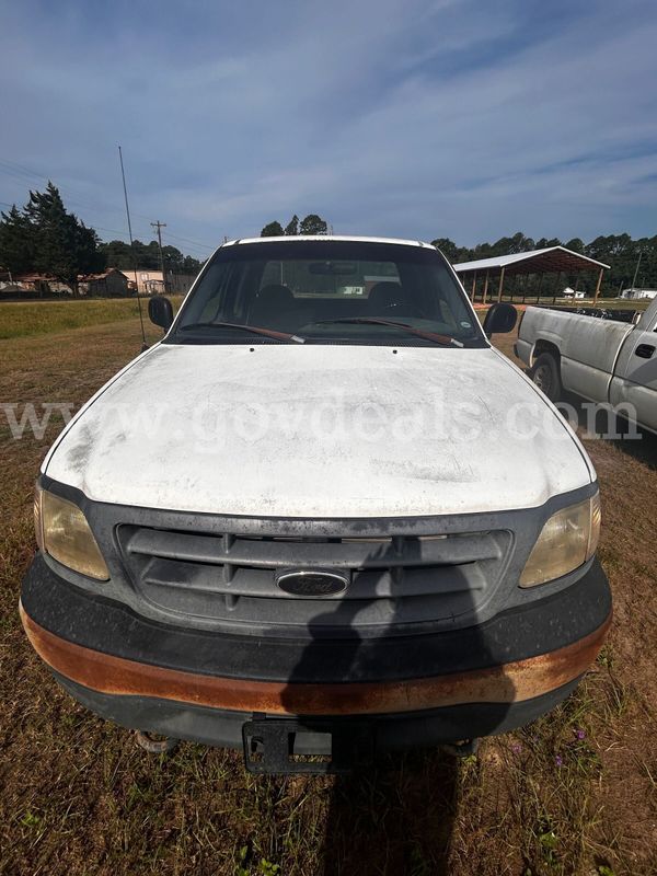 2000 Ford F-150 XL SuperCab Short Bed 4WD