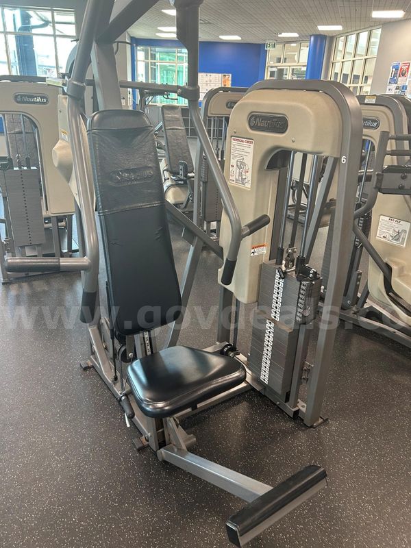 Nautilus 2ST Chest Press Machine