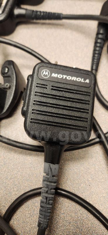 25 Motorola shoulder microphones