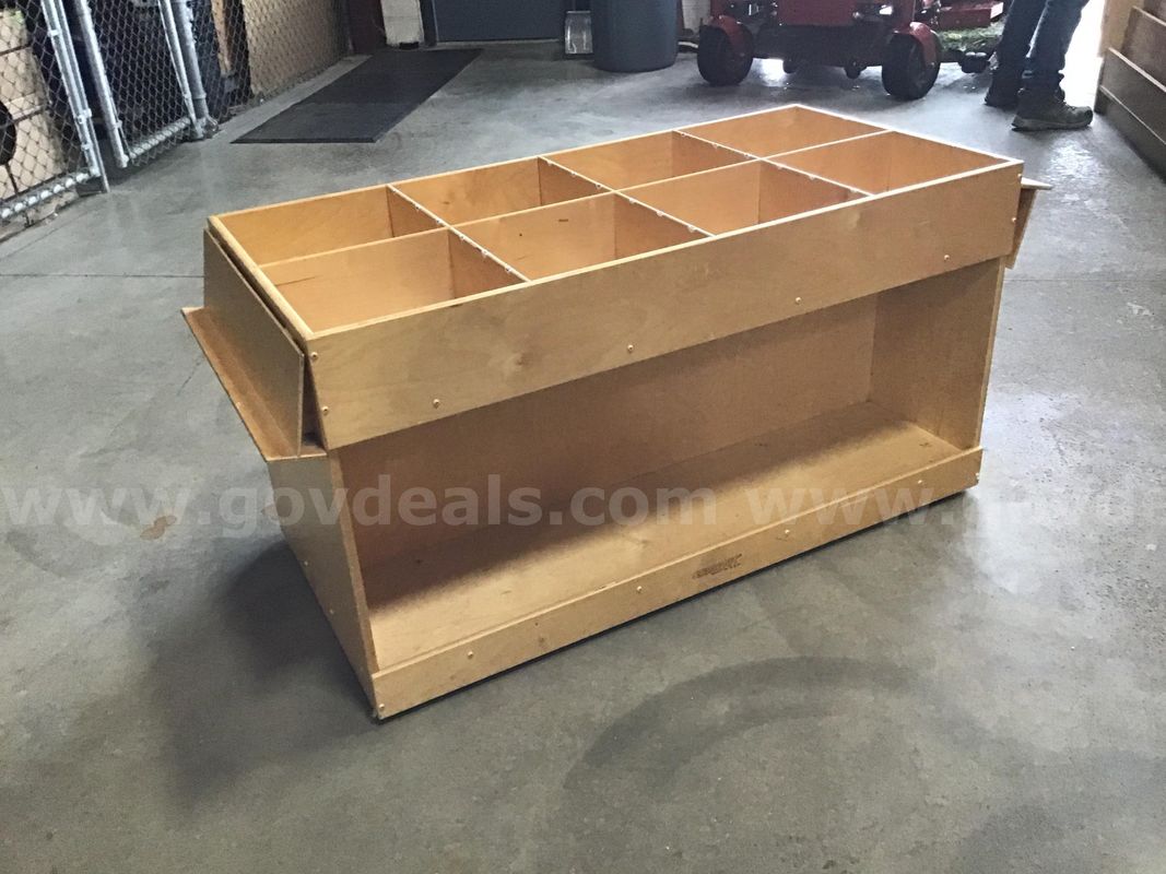 Table With Top Bins And Castors