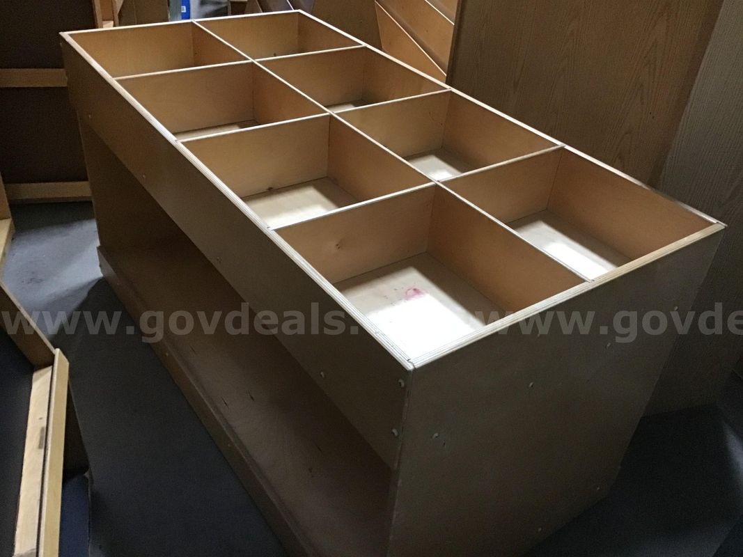 Table With Top Bins And Castors