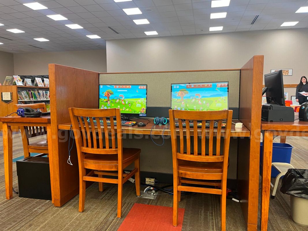Wooden 4-person Carrel