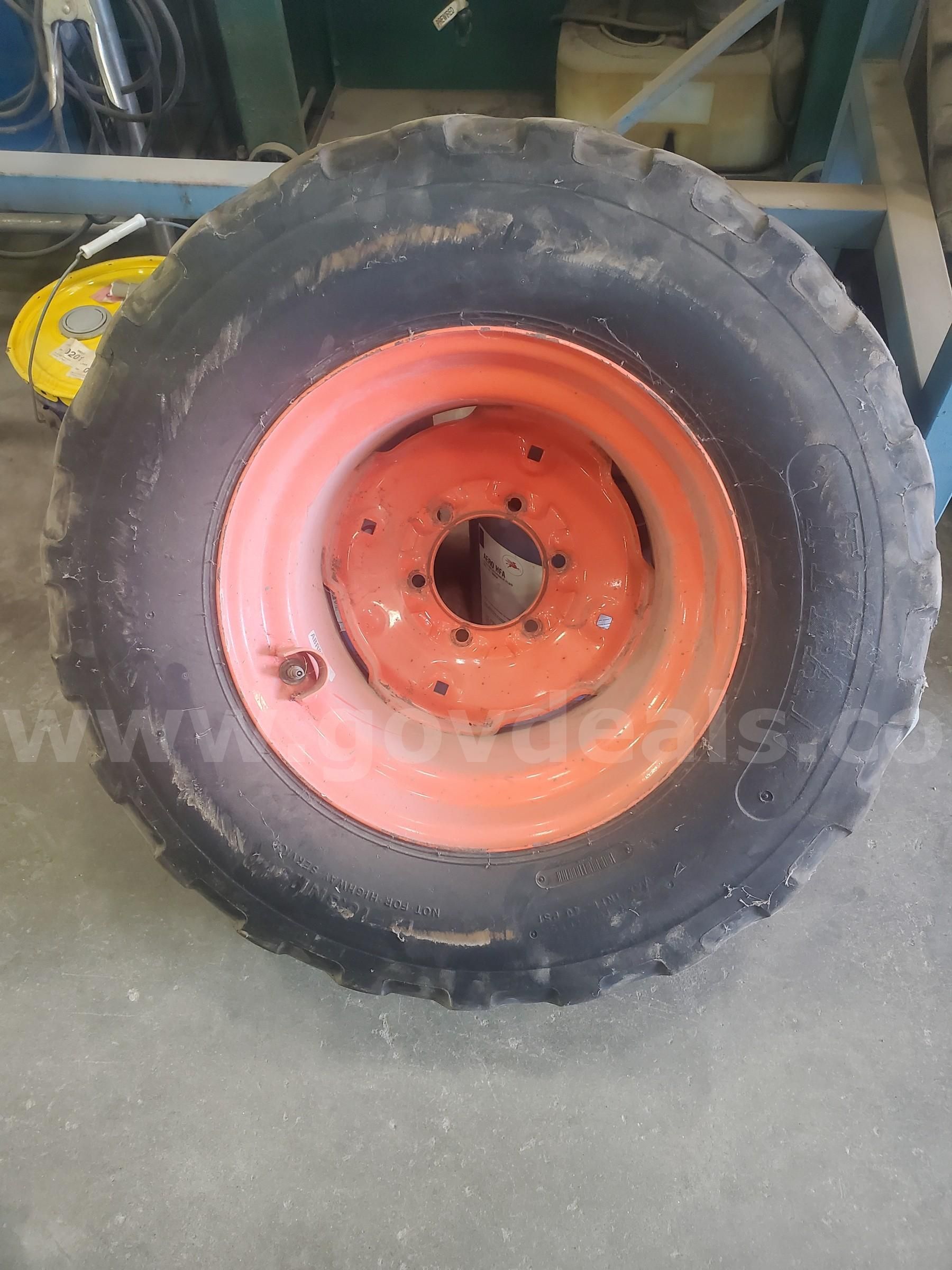 Pair of wheels and tires Kubota