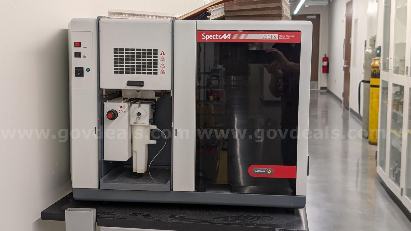 Varian 220FS Atomic Absorption Spectrometer with GTA 110 Graphite Furnace