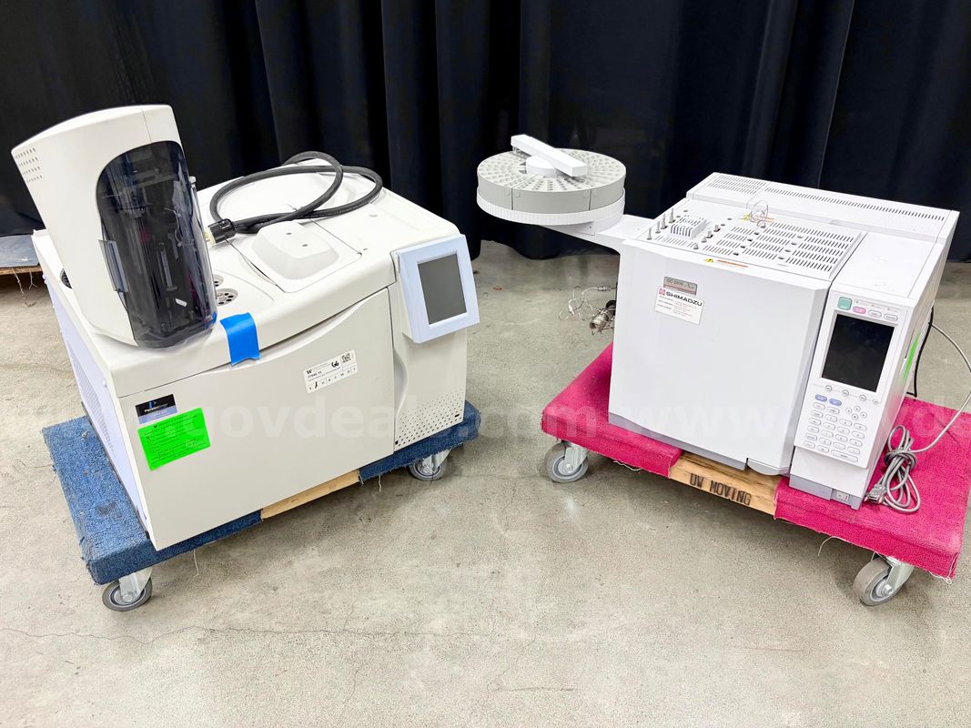 Lot of 2 Gas Chromatographs (424-26)