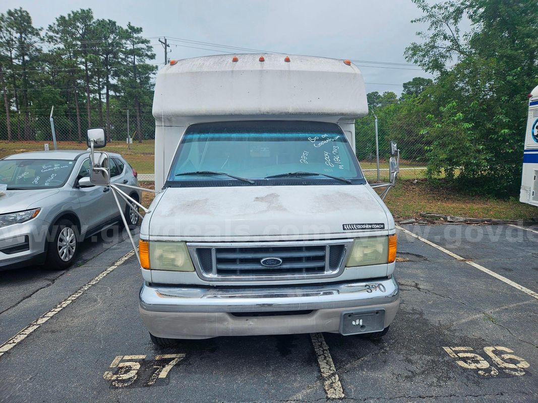 2004 Ford Econoline E450 CUTAWAY, 6.8L V10
