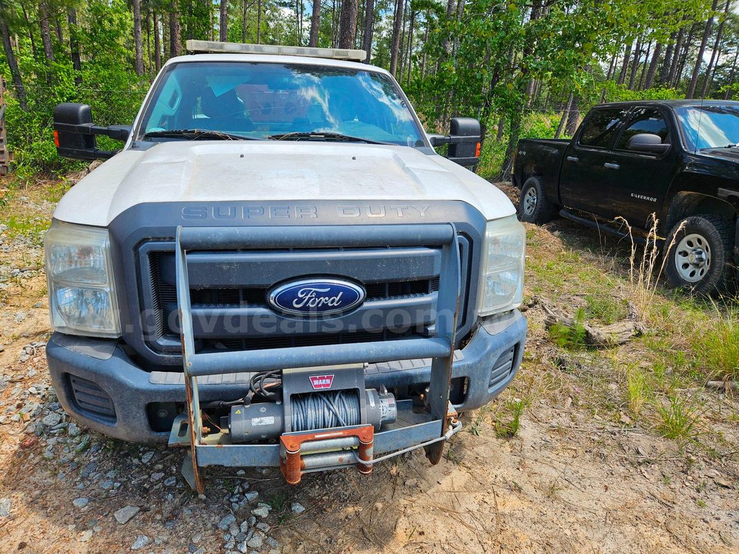 2015 Ford F-250 SD XLT SuperCab Long Bed 4WD w/ 150 Gallon Slip-On Unit