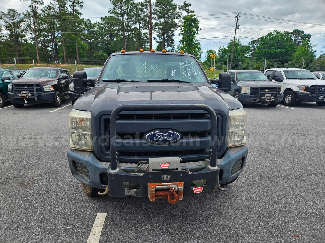 2015 Ford F-350 SD XL DRW 4WD 2-DR, 6.7L V8 DIESEL
