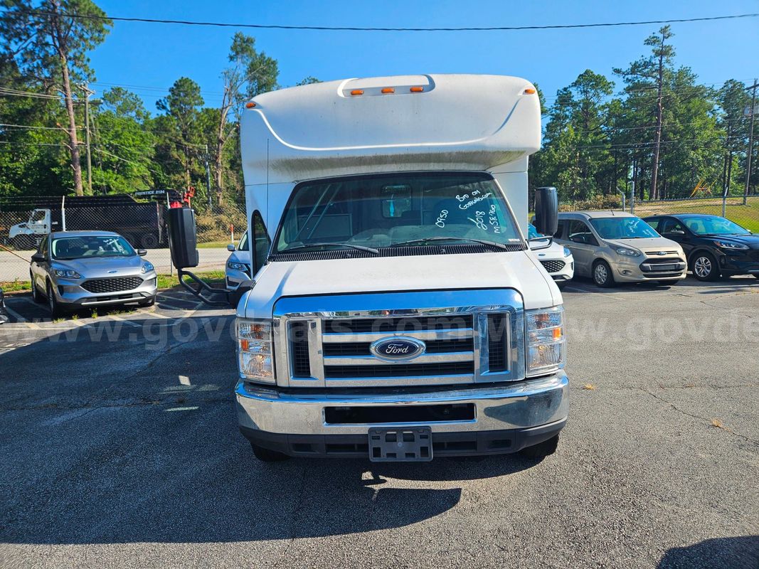 2018 Ford Econoline E350 CUTAWAY, 6.8L V10