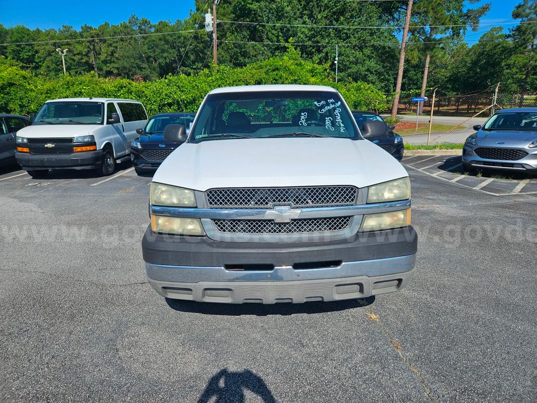 2003 Chevrolet Silverado 2500HD Ext. Cab Long Bed 2WD 4-DR, 6.0L V8