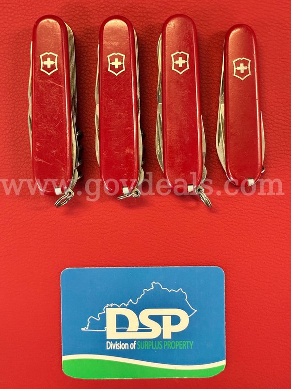 4 Victorinox Swiss Army Knives/PRE-OWNED/DS18653/99325/TSA