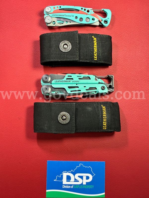 2 Leatherman Multi-Tools with Sheaths/PRE-OWNED/DS18655/99348/TSA