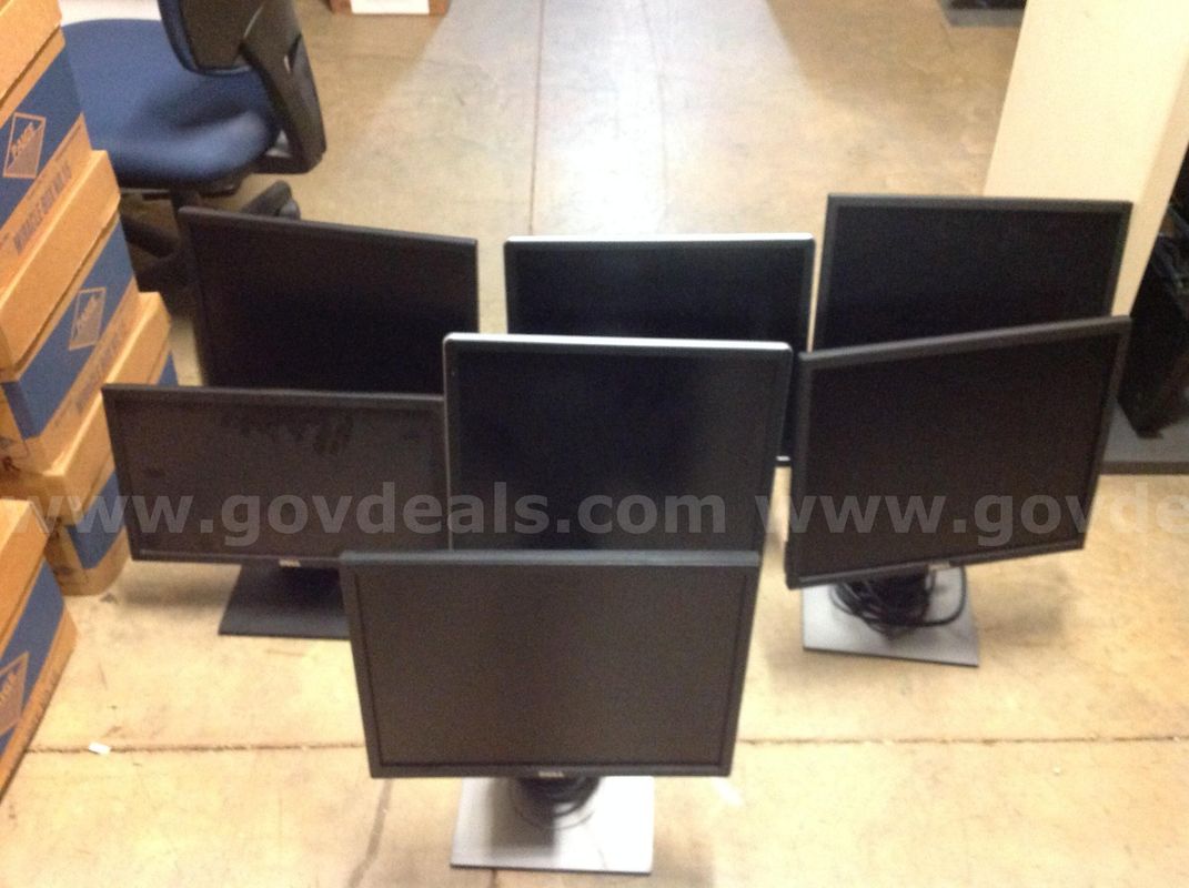 Lot of 7 - Dell Monitors