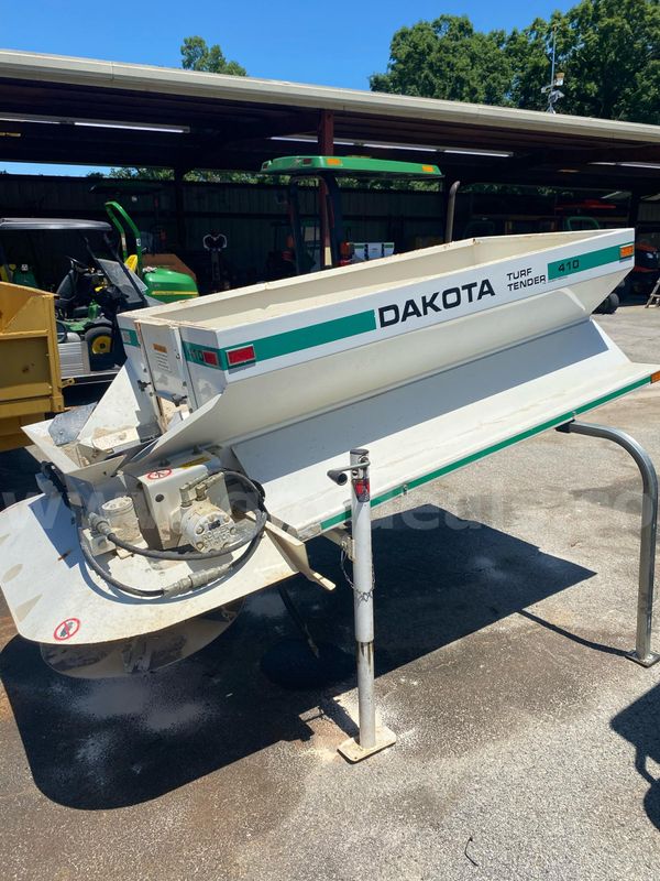 Dakota 410 Top Dresser Spreader