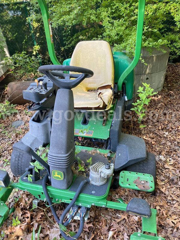 John Deere 2500E Hybrid Riding Greens Mower - For Parts