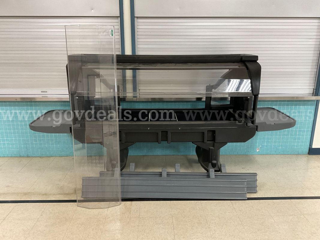 Cambro Versa Food Bar VBR6110 Food Service System with (2) New End Tables