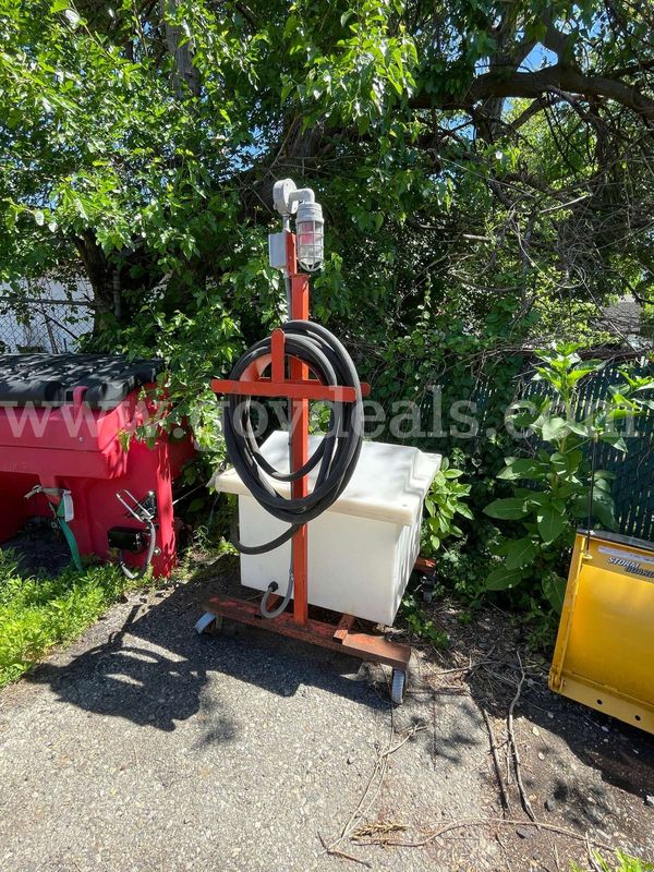 Water Tank w/Hose