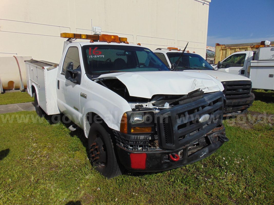 13-2479/ 2006 Ford F-350 SD, with utility body. WASD 26-05 #16