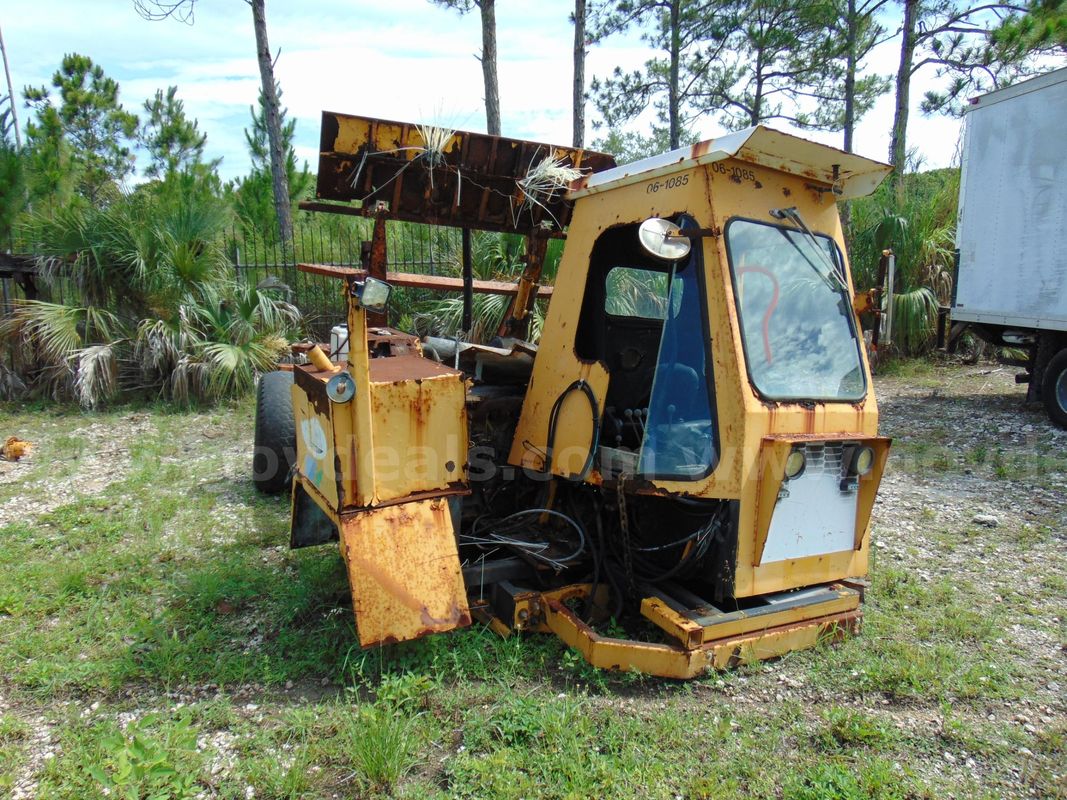61085/ 2014 Broyhill Refuse truck. Model: LP74DLX. unit is for parts or scrap. Pros 26-14 #3