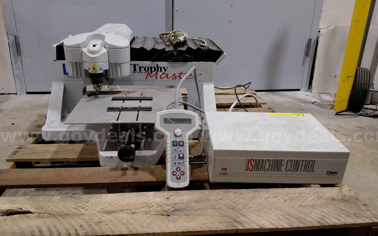 Hermes Trophy master engraver, with Ismachine control and hand remote.