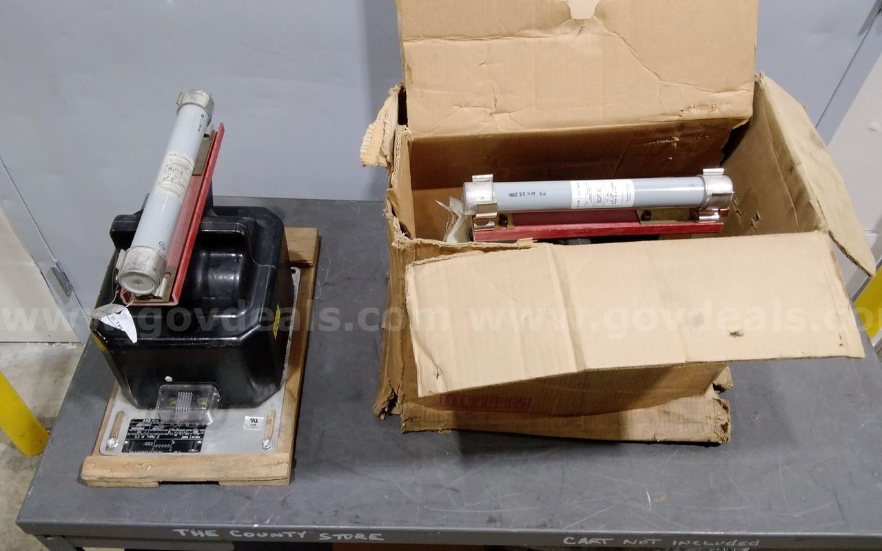 Lot of (2) ABB VIZ-11 Voltage transformers. New/Old stock
