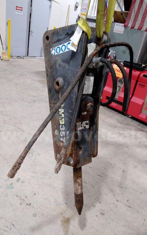 LaBounty MB3570 Skid steer hydraulic breaker.