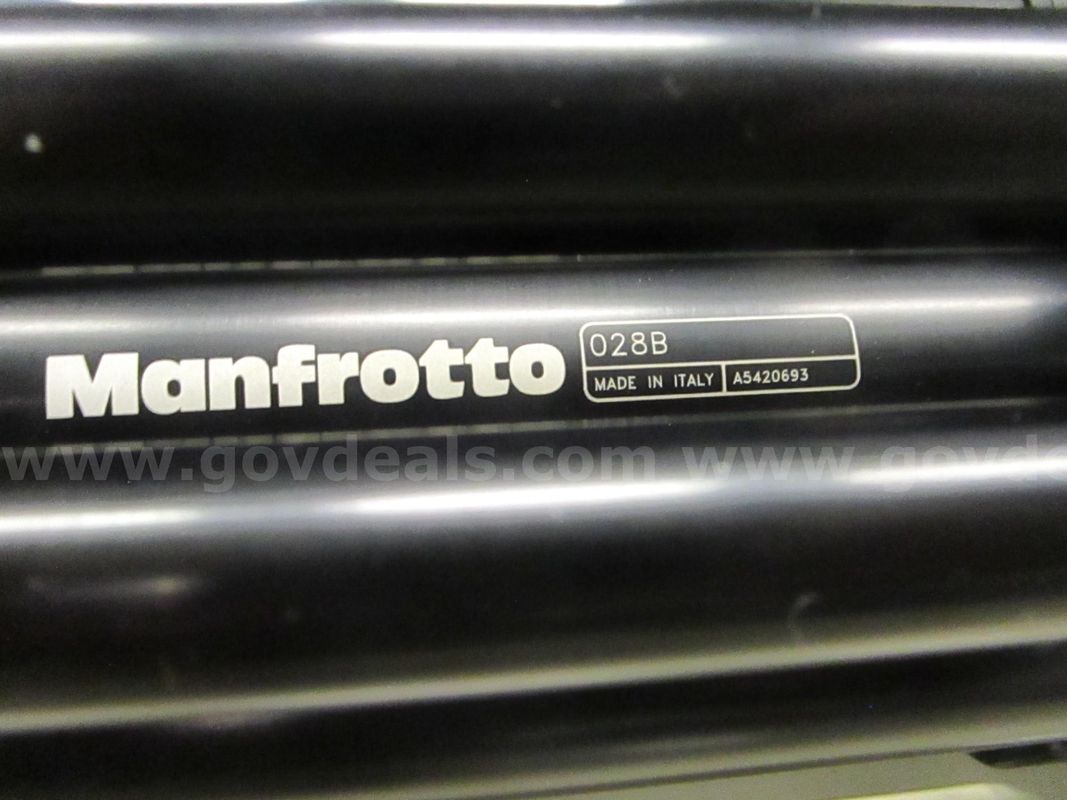 Manfrotto 028B Tripod and case