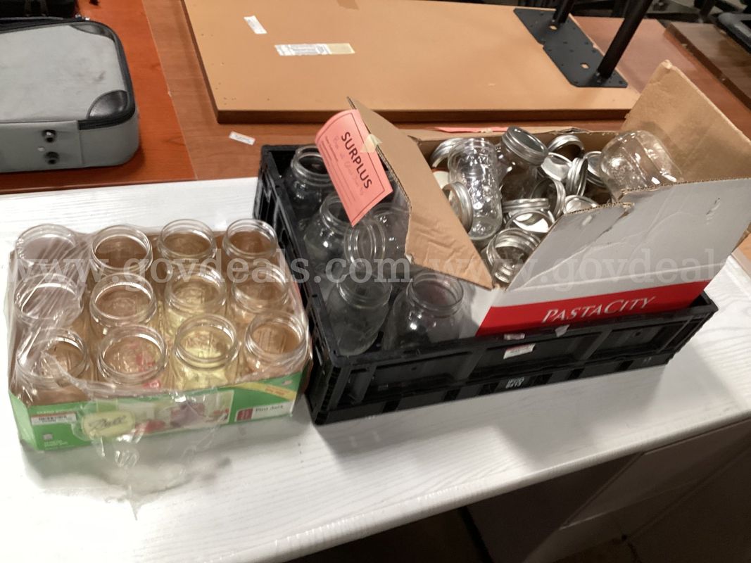 Canning Jars w/Lids & Bands.