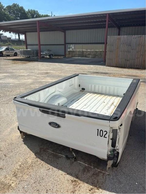 Truck bed removed from 2023 Ford F350