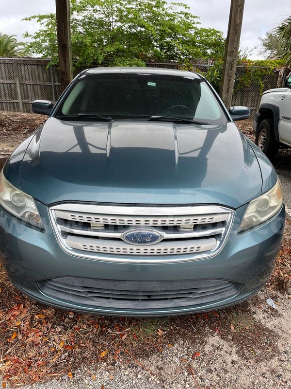 2010 Ford Taurus