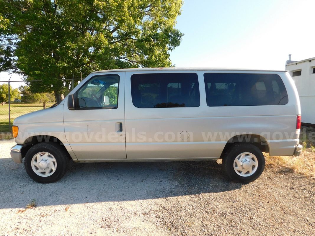 2003 Ford Econoline (California Residents Only)