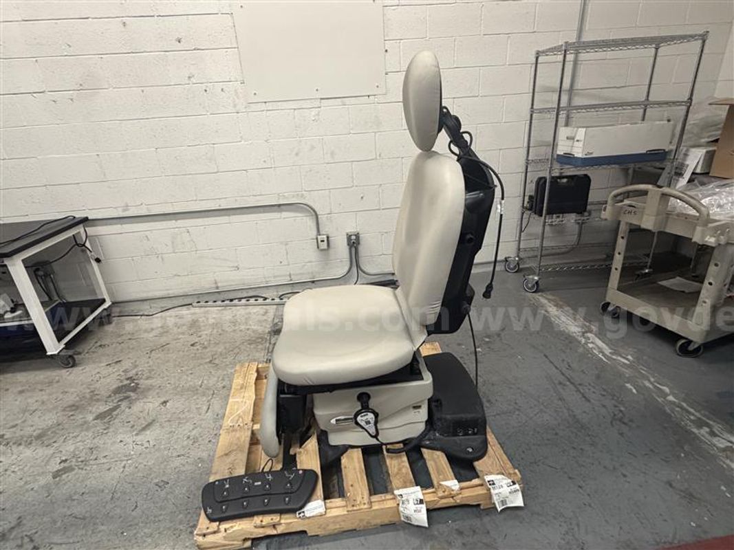 Midmark Power Procedure Chair, Sn#V2521256