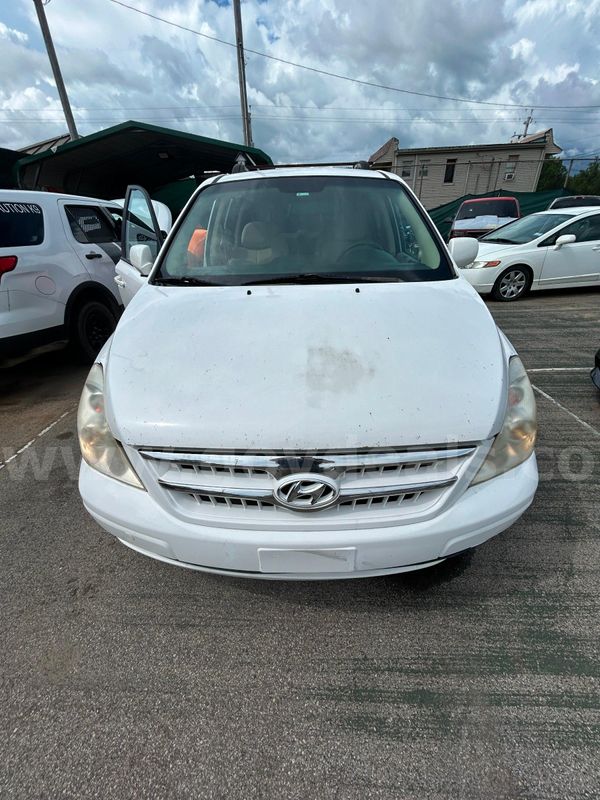 2008 Hyundai Entourage