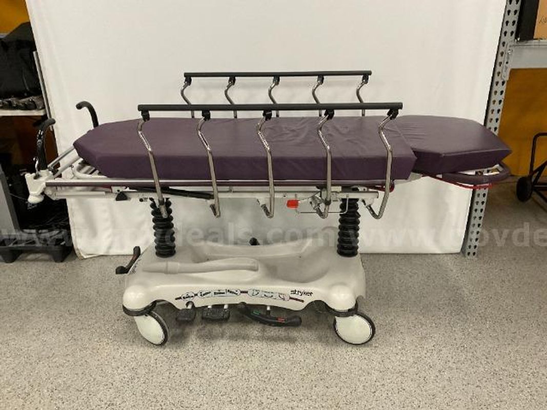 Stryker Gynnie 1061 Stretcher