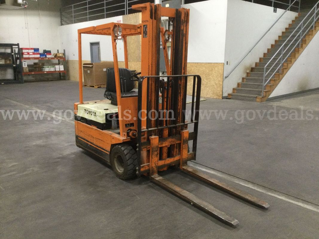 Toyota 2FBE15 3-Wheel Electric Forklift with Charger