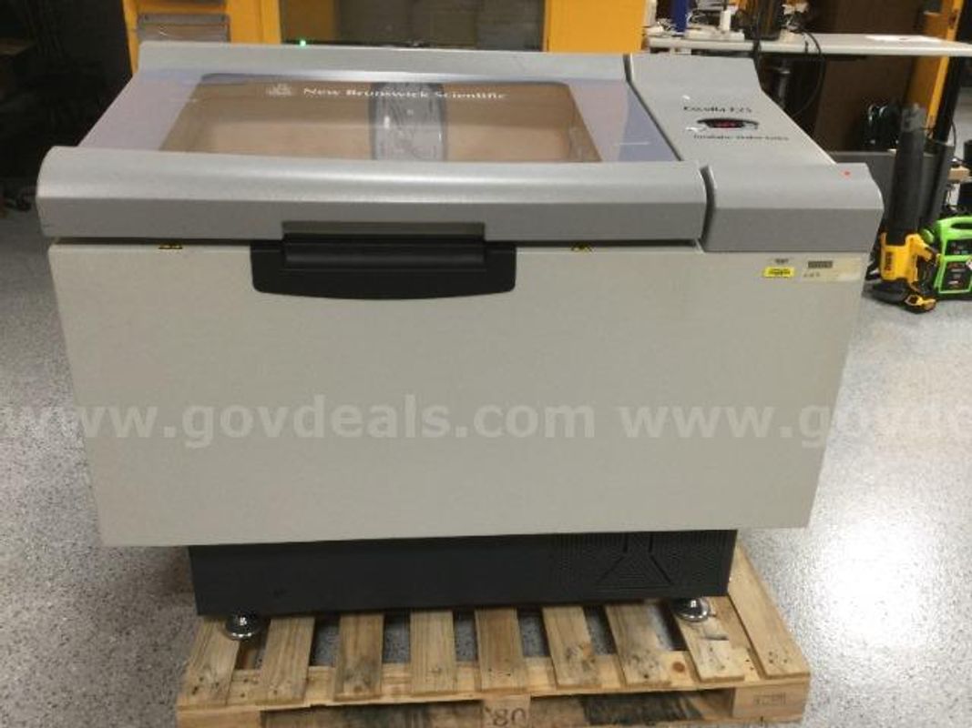 New Brunswick Excella E25 Incubator/Shaker