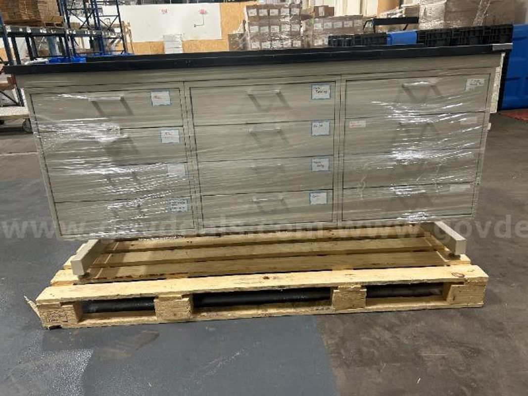 Hamilton 12 Drawer Laboratory Bench