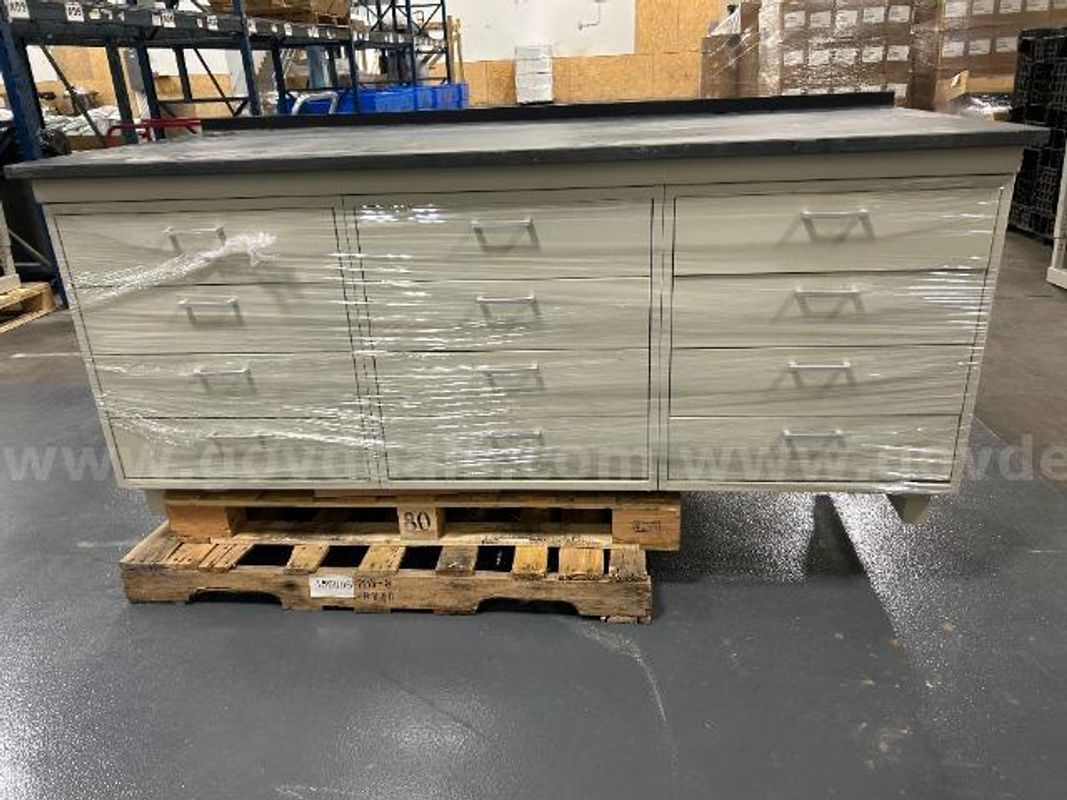 Thermo Scientific 12 Drawer Laboratory Bench