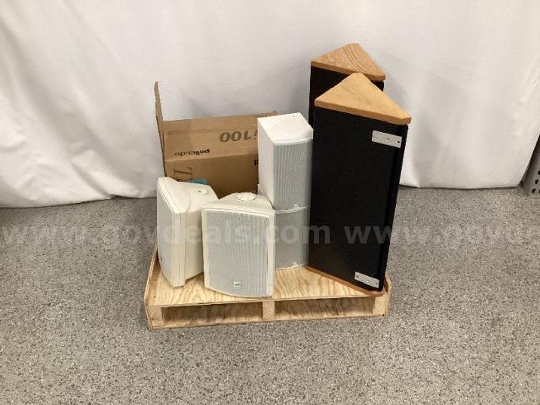 Lot of 8 Speakers