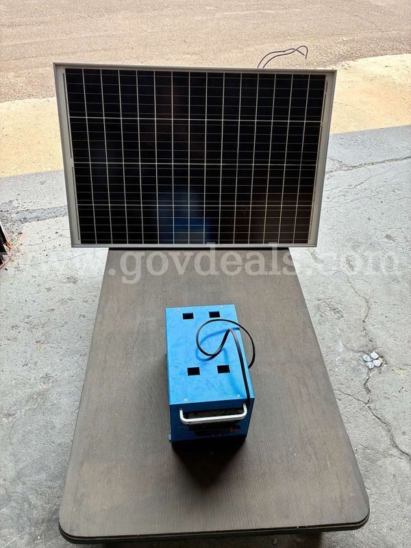 NEWPOWA SOLAR PANEL w/ MAX SOLAR PACK