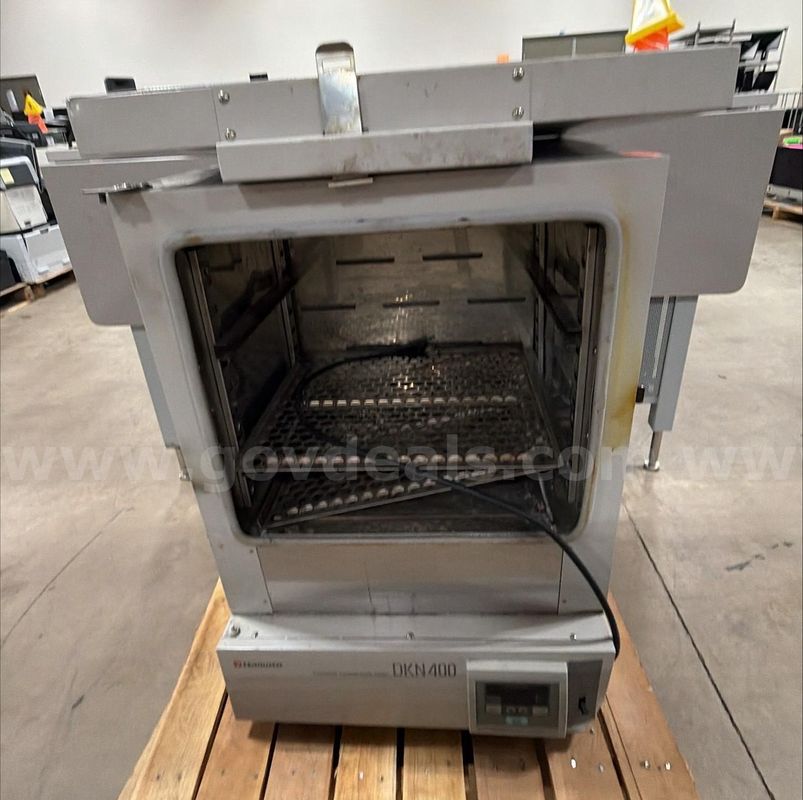 Yamato DKN400 Laboratory Oven
