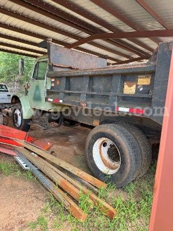 international dump truck