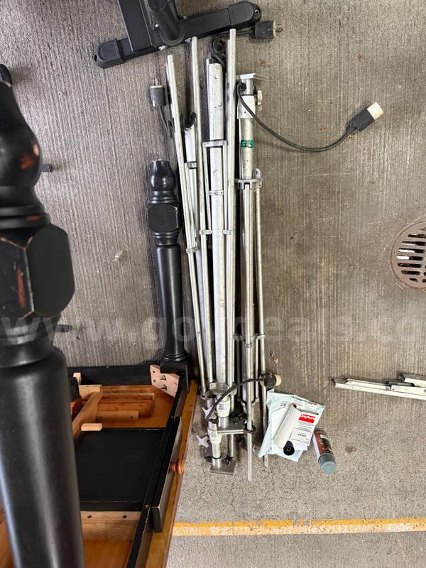 Lot of 3 commercial tripod stands