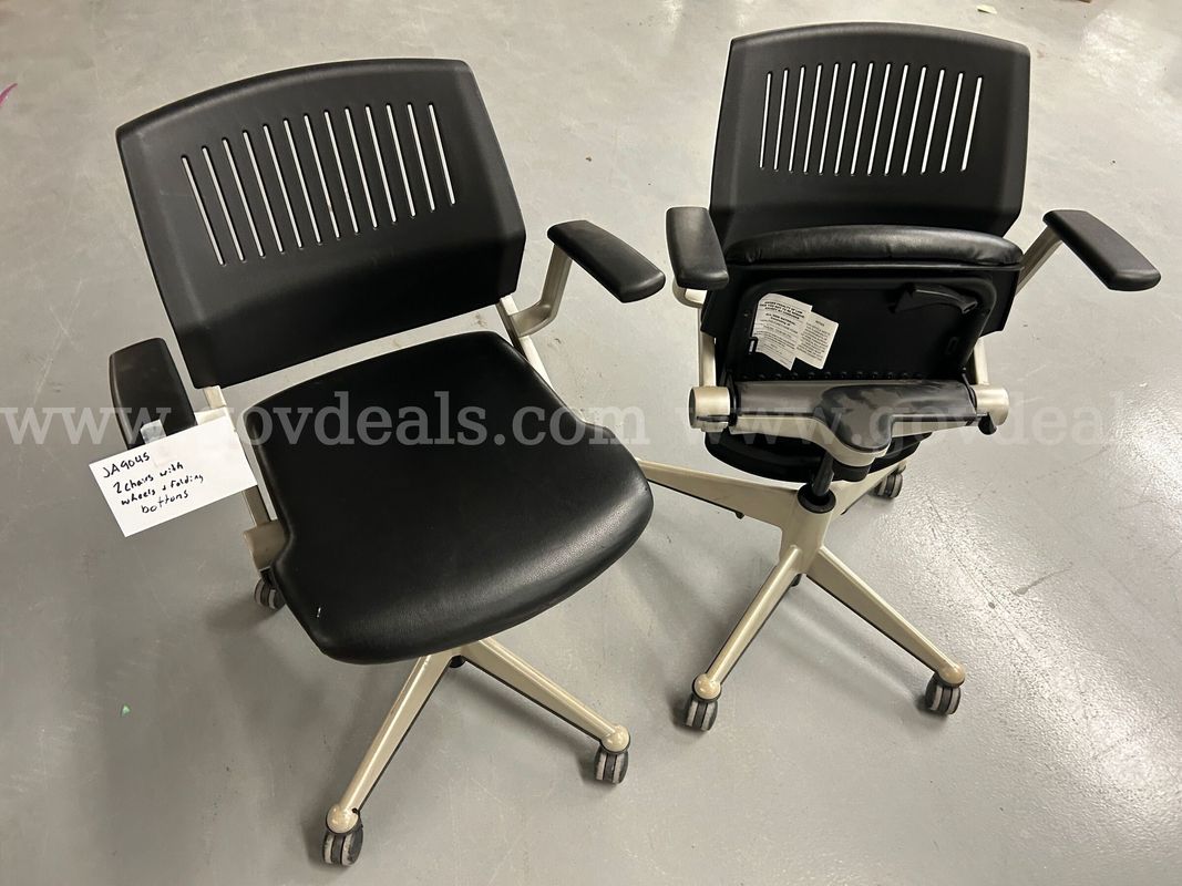 2 Rolling Chairs