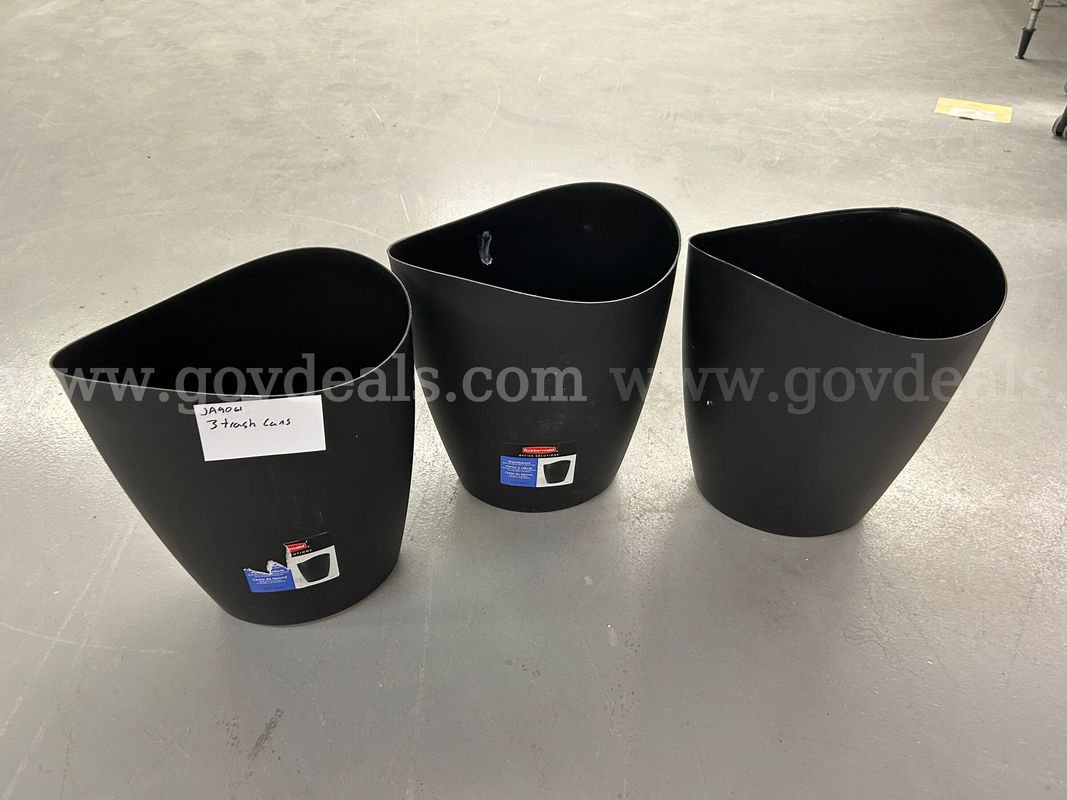 3 small Trash Can