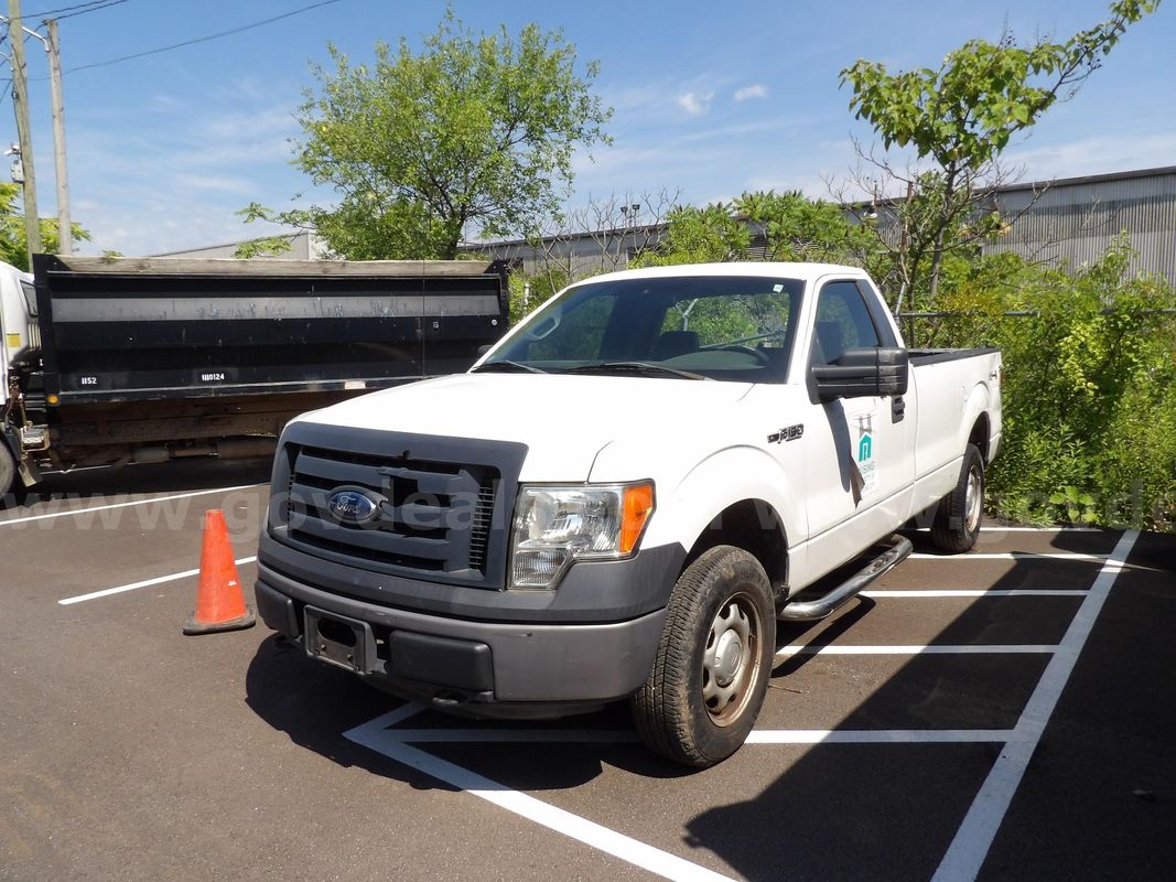 2011 Ford F-150 XL 4WD *Low Miles*