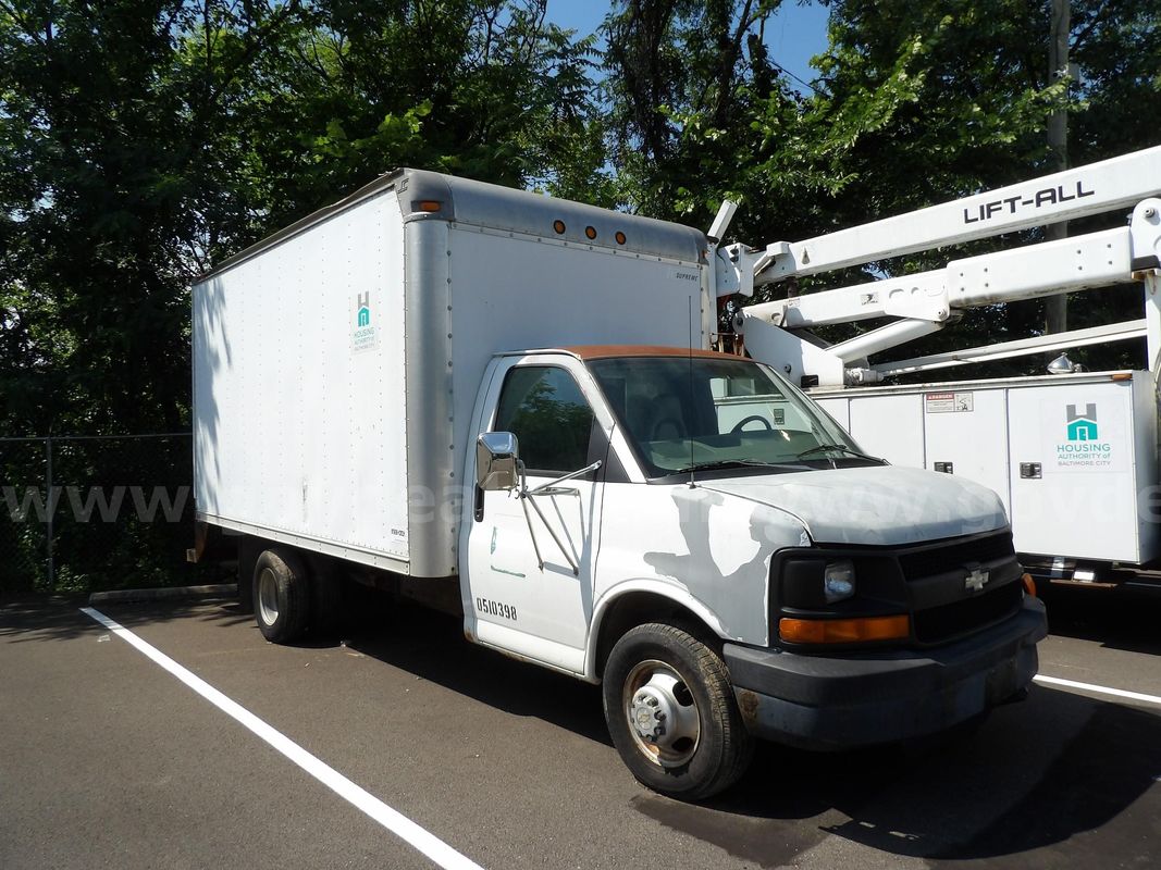 2005 Chevrolet Express Box Truck