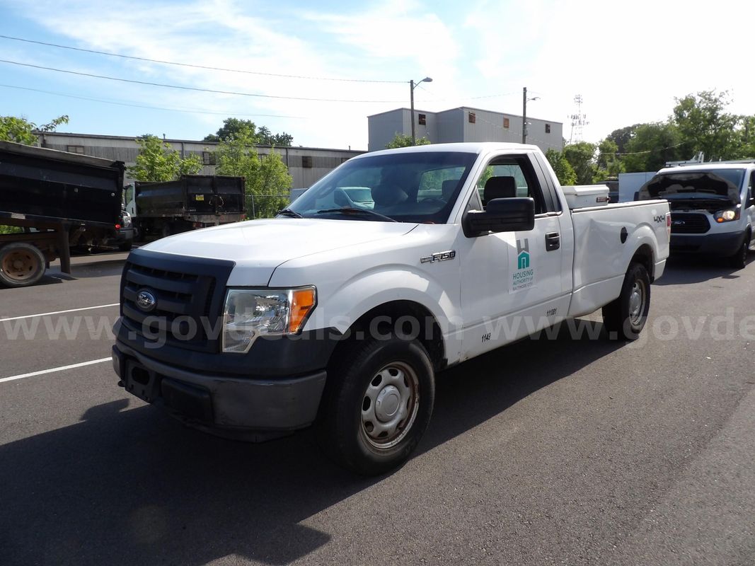 2011 Ford XL F-150 with Liftgate - *Low Miles*