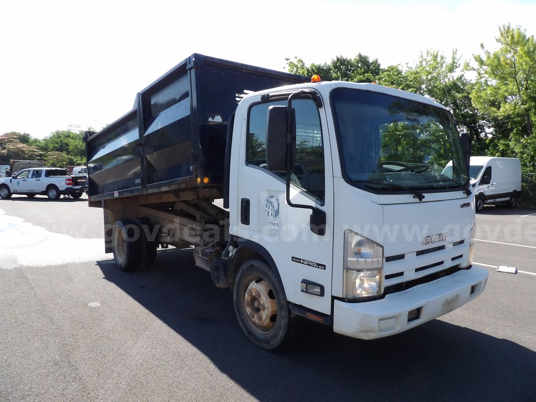 2012 Isuzu NPR HD - Functional Dump Bed *very low miles*
